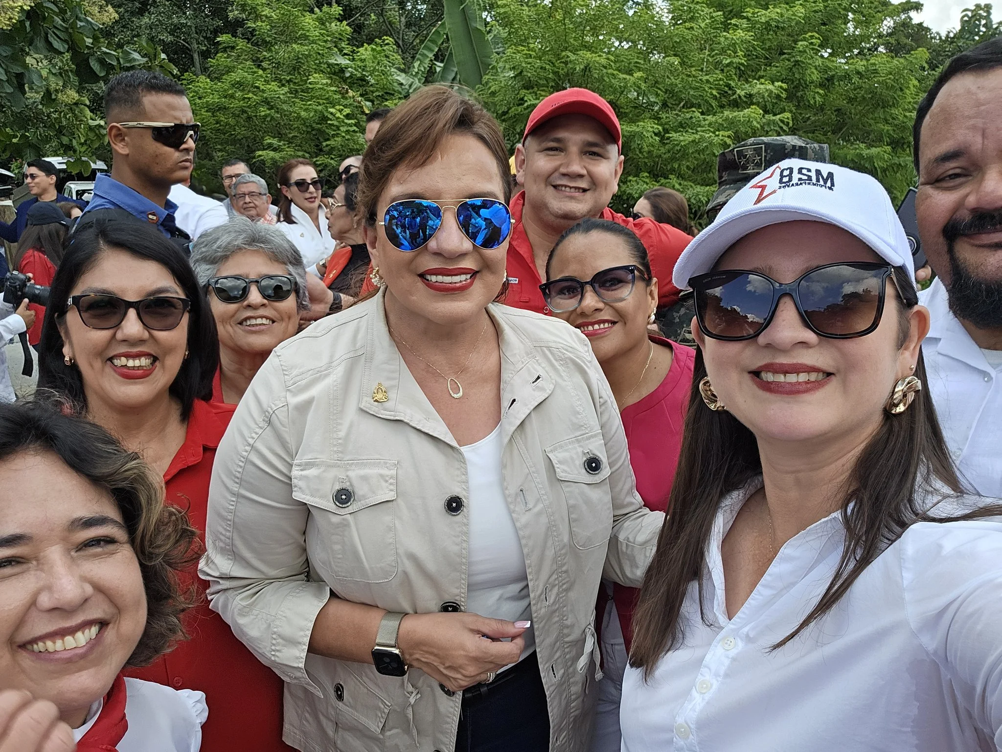 Xiomara Castro, inaugura la nueva carretera de 9.6 kilómetros de concreto hidráulicas que conecta Amapa-San Antonio de Cortés